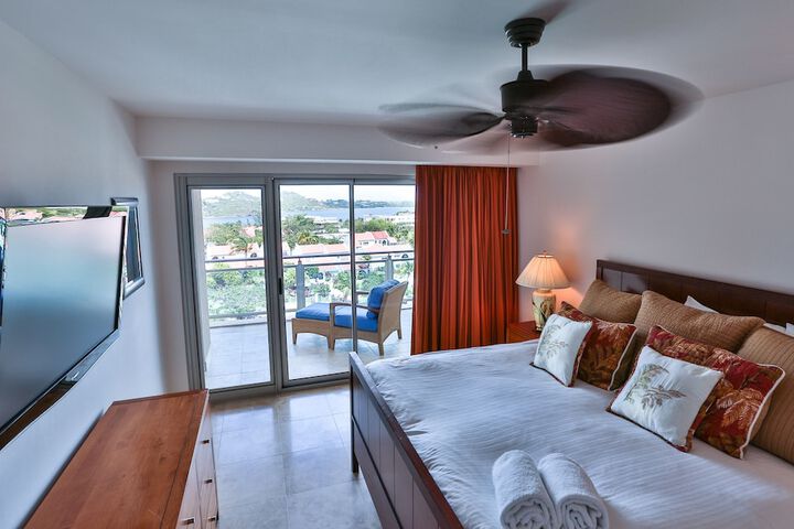 Room 14 of 230