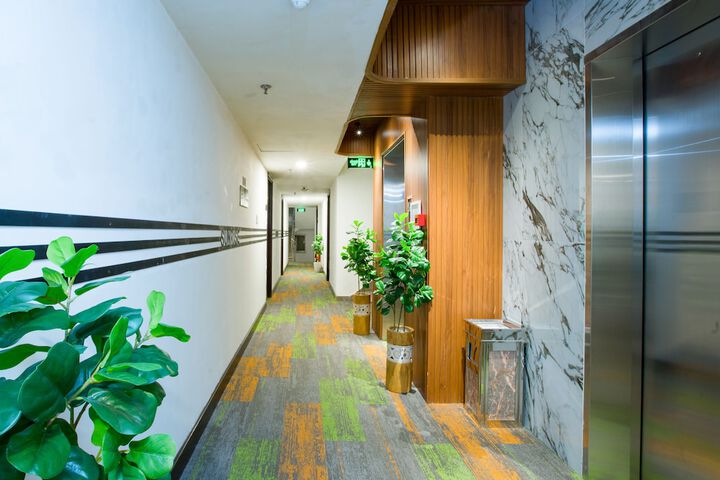 Hotel 5 of 77