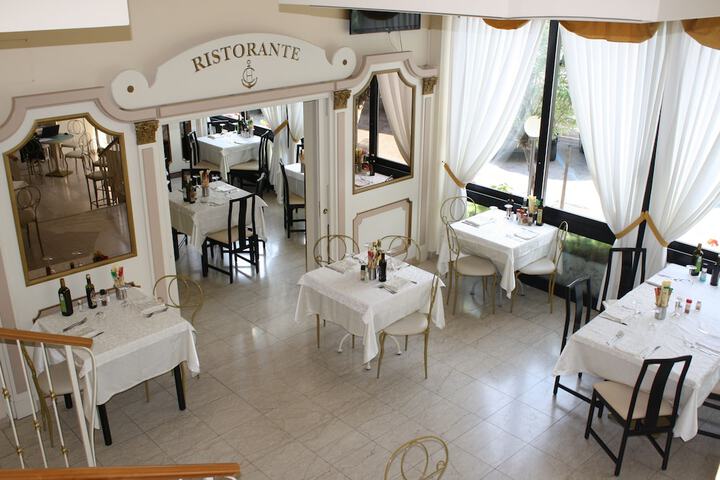 Dining Photos