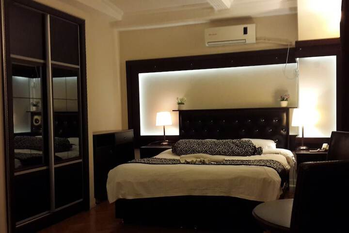 Room 4 of 27