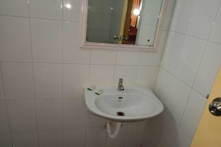 Room 6 of 6
