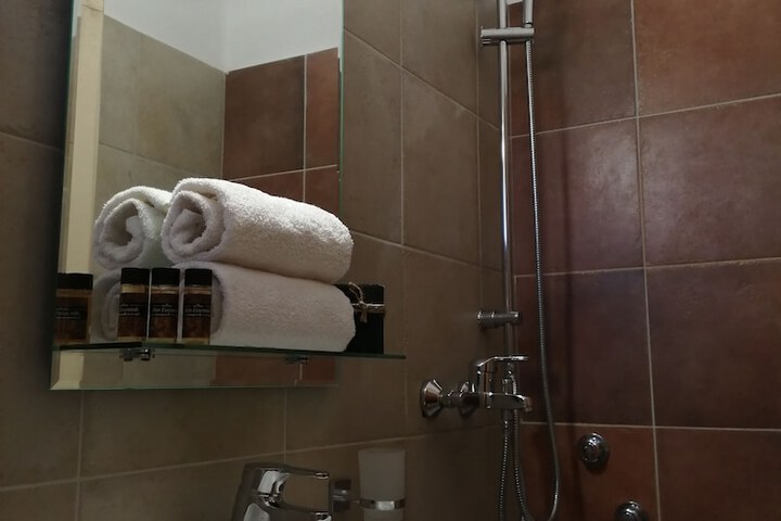 Room 5 of 44