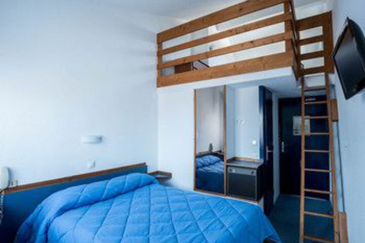 Room 4 of 11