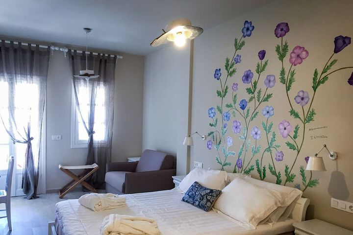 Room 4 of 103