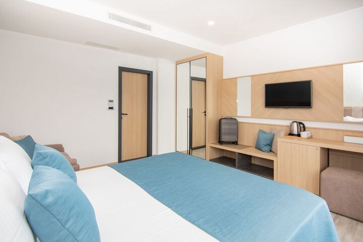 Room 25 of 25