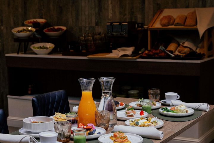 Breakfast/Coffee Service 114 of 253