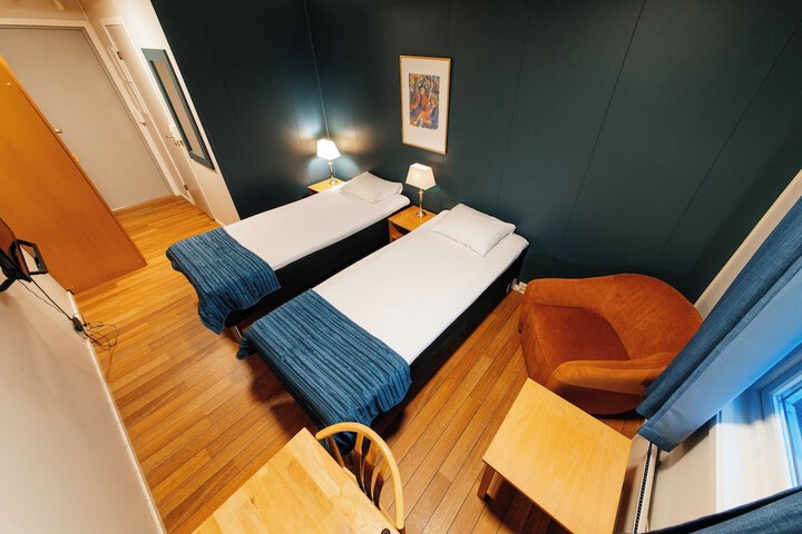 Room 21 of 199