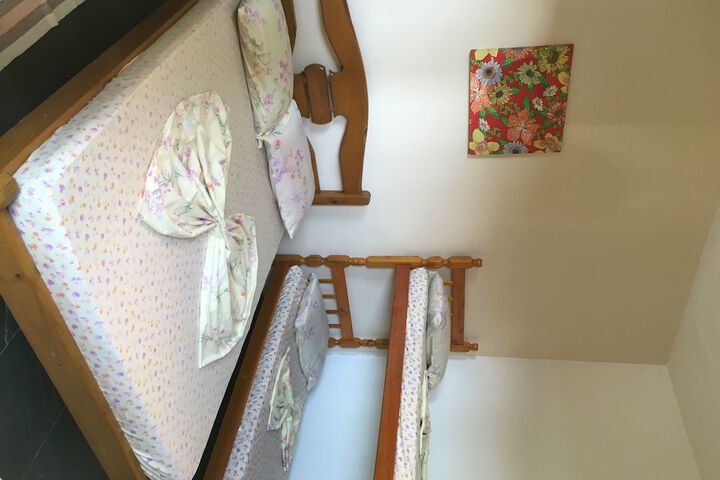 Room 4 of 18