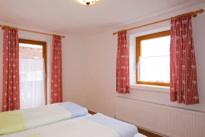 Room 4 of 15