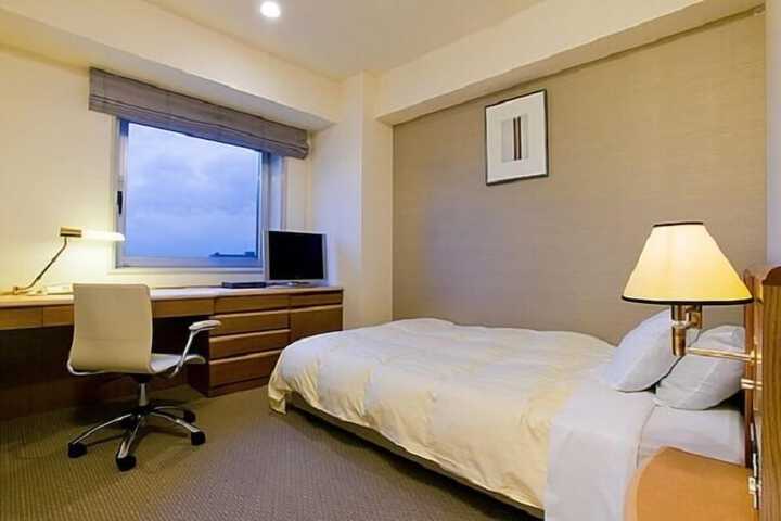 Room 19 of 38