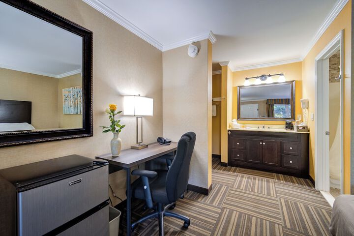 Room 5 of 20