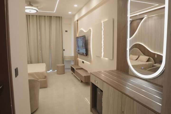 Room 14 of 24