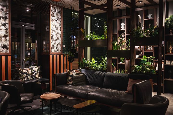 Entrance & Lobby