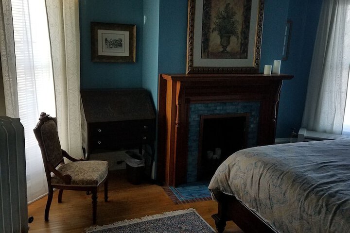 Room 3 of 83