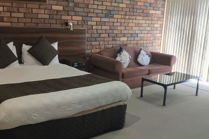 Room 6 of 49