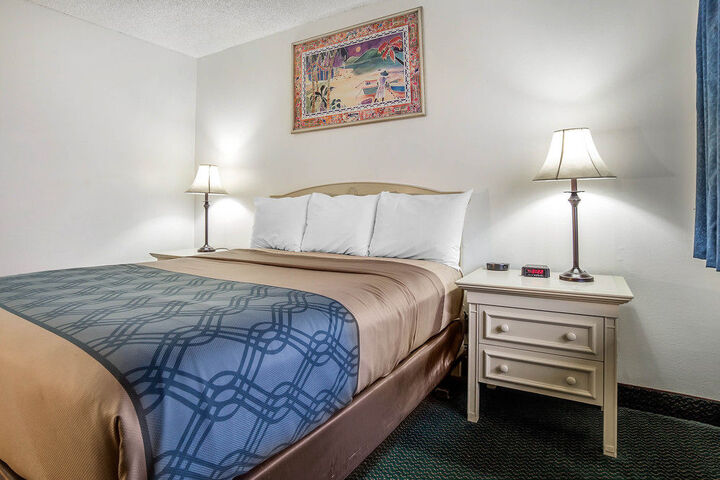 Room 8 of 28