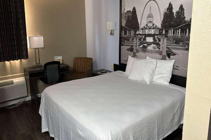 1 King Bed (7 of 11)
