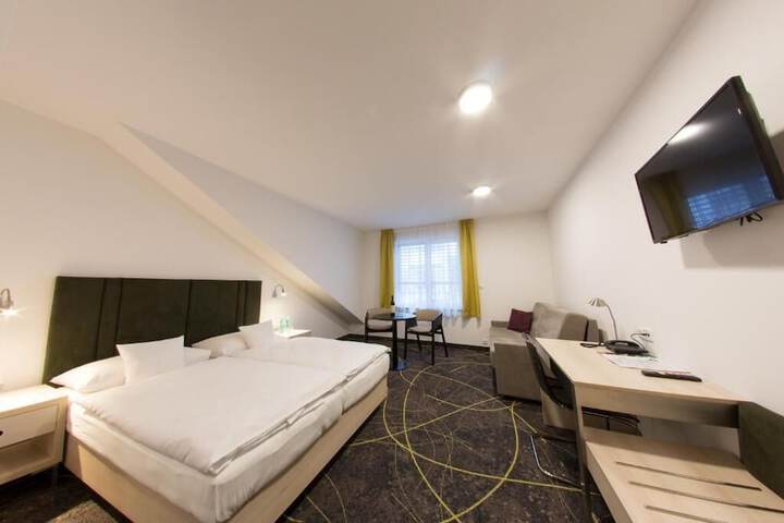 Room 10 of 37
