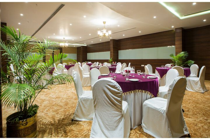 Ballroom/Hall 21 of 30