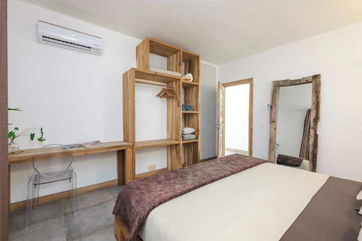 Room 4 of 80