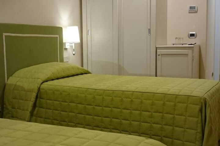 Room 30 of 60