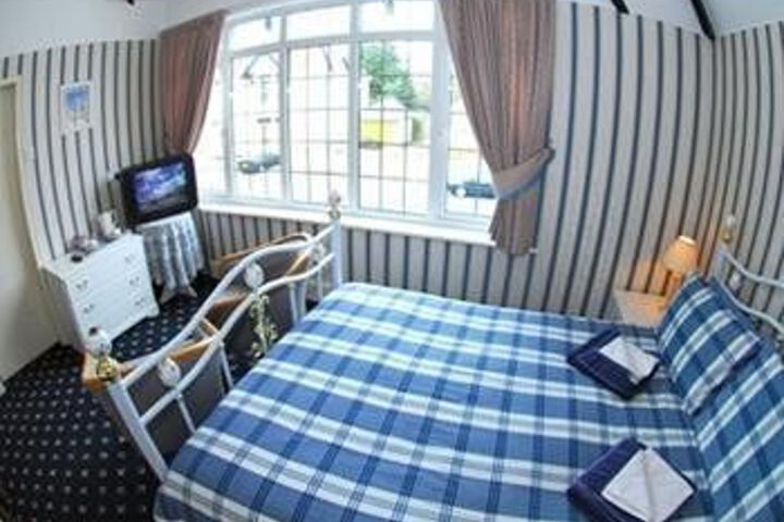 Room 10 of 14