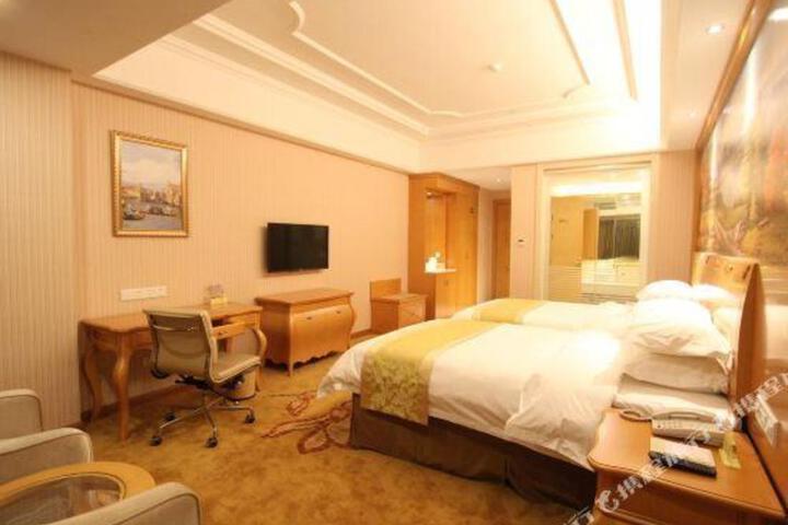 Vienna International Hotel (Foshan Zhangcha Poly Champagne)