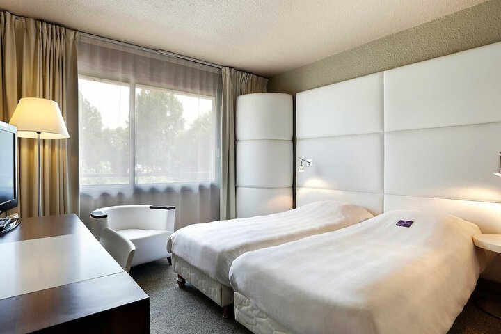 Room 12 of 28