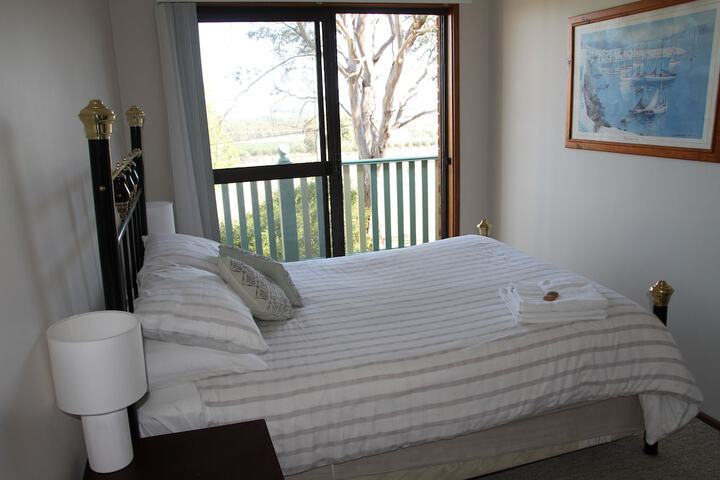 Room 4 of 95
