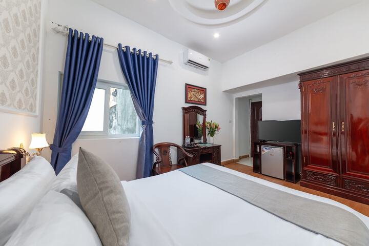 Room 8 of 22