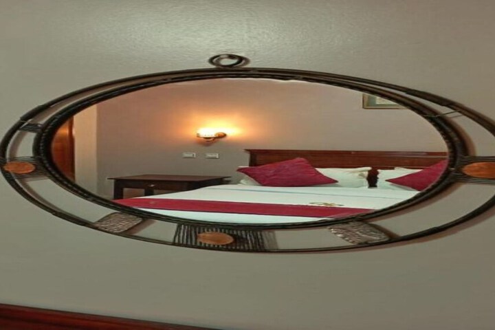 Room 15 of 32