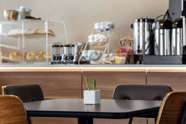 Breakfast/Coffee Service 22 of 33