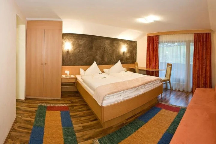 Room 2 of 11