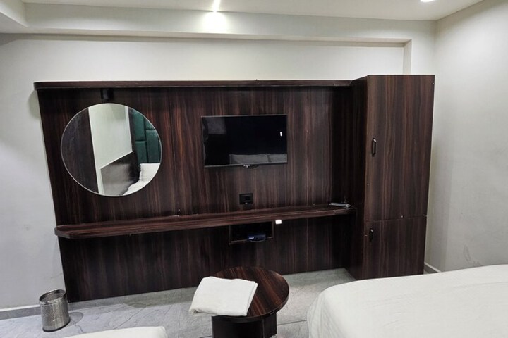 Room 5 of 51