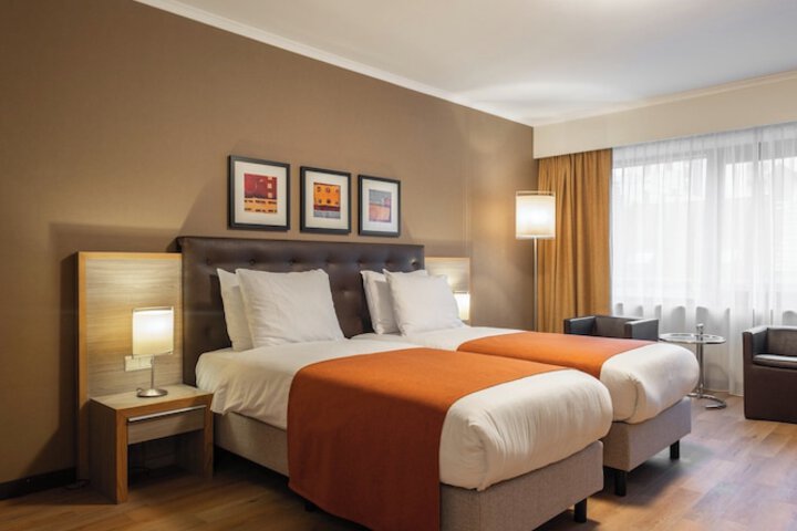 Room 20 of 122