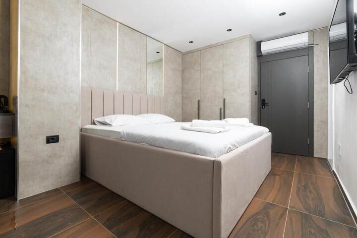 Room 16 of 36