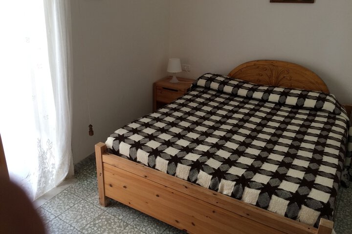 Room 10 of 107