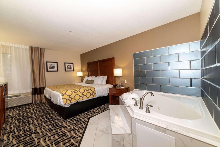 1 King Bed (8 of 17)
