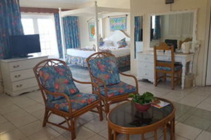 Room 33 of 47