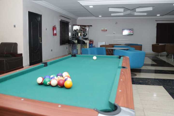 Lounge 20 of 26
