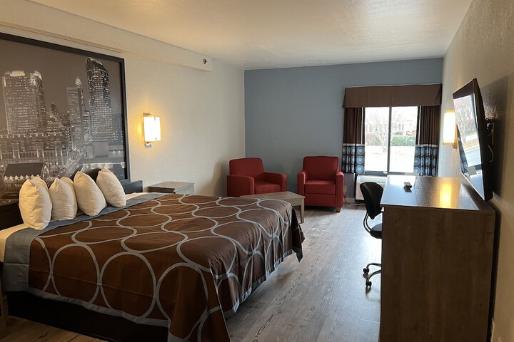 1 King Bed (6 of 19)