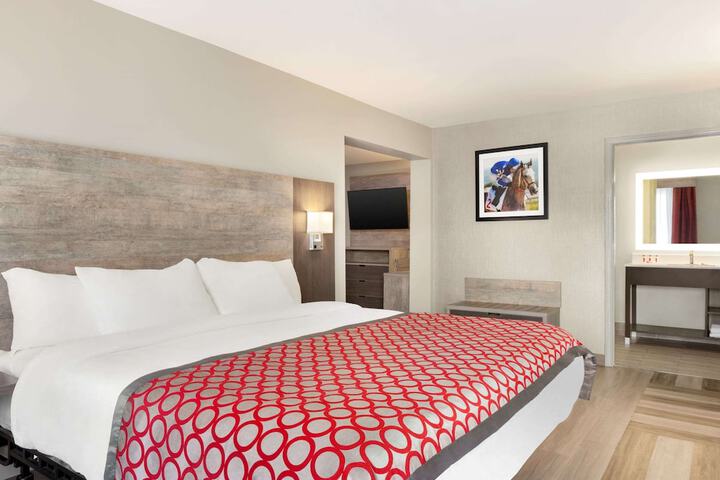 1 King Bed (7 of 8)