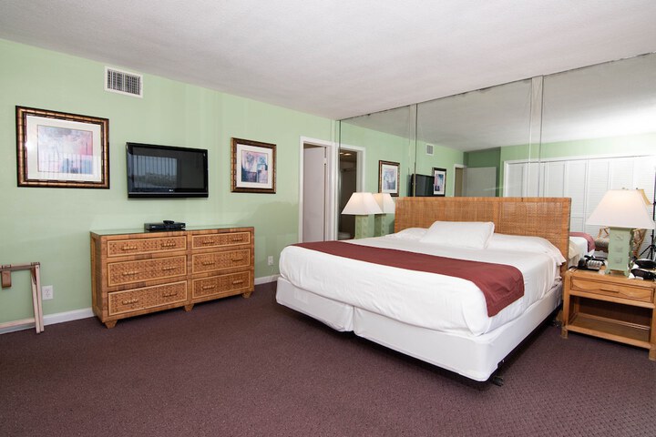 Room 6 of 90
