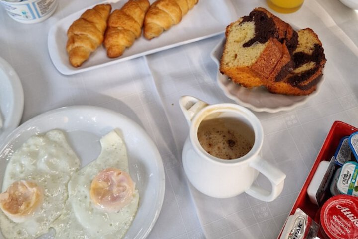 Breakfast/Coffee Service 100 of 112