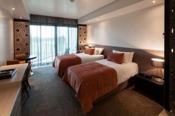 Room 5 of 12