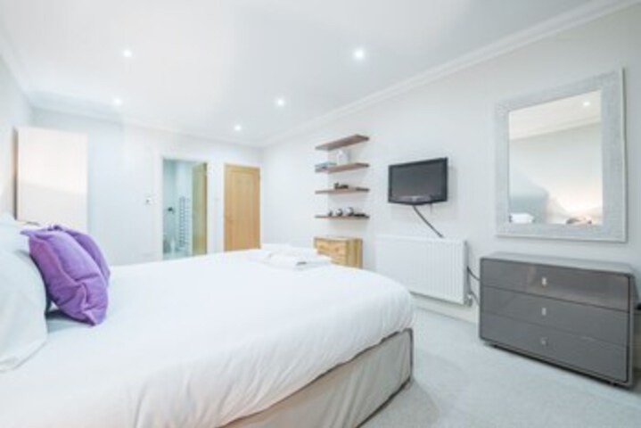 Room 9 of 20