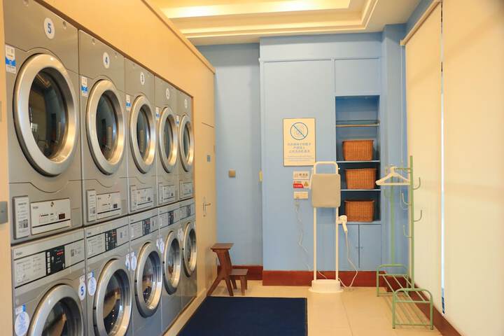 Room 50 of 100