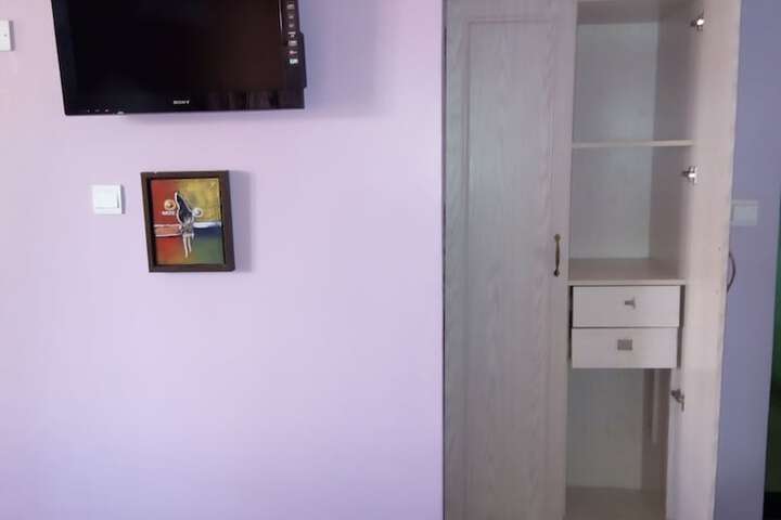 Room 10 of 35
