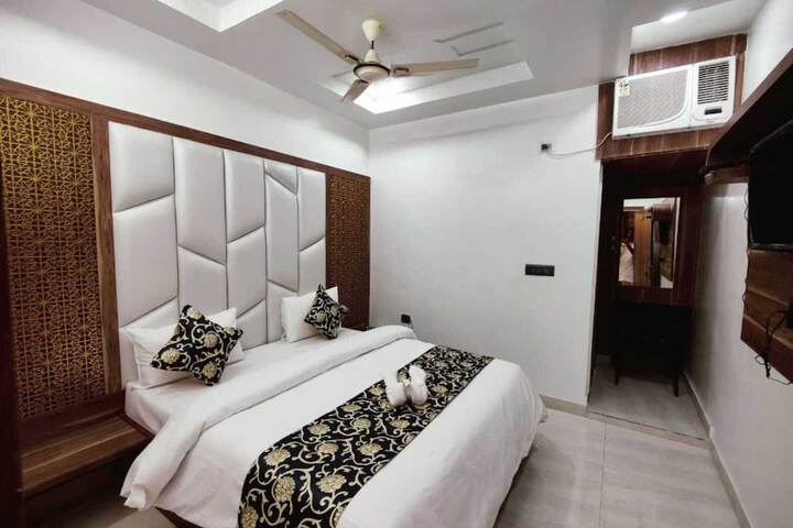 Room 15 of 48