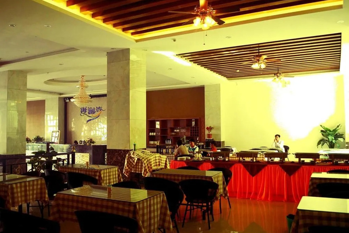 Dining 9 of 10
